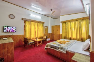 Hotel Monarch Manali